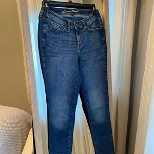 Universal Thread Med-Wash Jeans